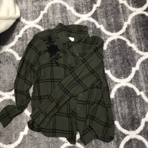 Button up flannel - Picture 1 of 2